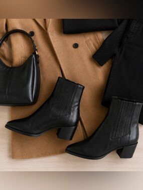 Rag & Bone Rover Chelsea Ankle Black Leather Sz 8.5 Quiet Luxury Designer Bootie